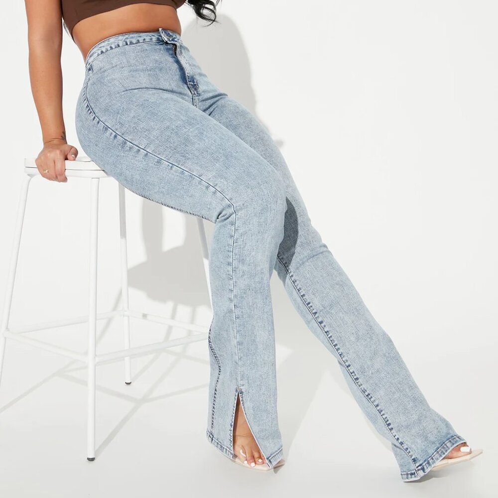 Side Slit Stretch Slim Bootcut Jeans || Acid Wash Denim (SIZE 5)